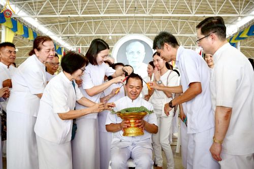 ภาพ No.223179:วันที่ 2 -10 พฤษภาคม พ.ศ. 2568 พิธีตัดปอยผม ปลงผม พิธีขอขมาลาอุปสมบทอุทิศชีวิต ของอุบาสก พิสิทธิ์ หมื่นแกล้ว  ณ วัดพระธรรมกาย