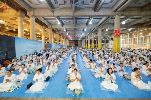 ภาพ No.187650:พิธีฉลองชัยสวดมนต์บทธัมมจักกัปปวัตนสูตร 7,000,000,000 จบ และพิธีสวดมนต์ข้ามปี วันที่ 31 ธันวาคม พ.ศ. 2567 ถึงวันที่ 1 มกราคม พ.ศ. 2568 ณ มหารัตนวิหารคด วัดพระธรรมกาย จ.ปทุมธานี