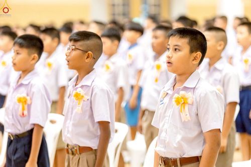 ภาพ No.245947:วันเสาร์ที่ 13 กันยายน พ.ศ. 2568 พิธีมอบผ้าไตรประธานกฐินสัมฤทธิ์เด็กดี V-Star ณ สภาธรรมกายสากล วัดพระธรรมกาย