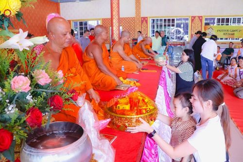 ภาพ No.179279:พิธีทอดกฐิน ณ วัดถ้ำคีรีวงศ์ อ.เปิ้นดัง รัฐเคด้าห์ ประเทศมาเลเซีย ในโครงการกฐินสามัคคีทั่วไทย 30,000 วัด บูชาธรรม 80 ปี หลวงพ่อธัมมชโย โดยคณะศิษยานุศิษย์วัดพระธรรมกาย วันที่ 1 พฤศจิกายน พ.ศ. 2567