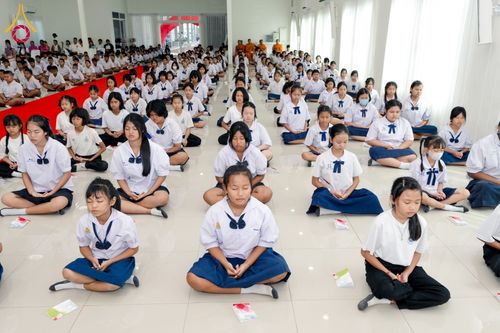 ภาพ No.180950:กิจกรรมวันรวมพลังเด็กดี V-Star ผู้นำฟื้นฟูศีลธรรมโลก ประจำปีพุทธศักราช 2567 จังหวัดสุพรรณบุรี ณ ศูนย์ปฏิบัติธรรมพระมงคลเทพมุนี อำเภอสองพี่น้อง จังหวัดสุพรรณบุรี วันที่ 21 พฤศจิกายน พ.ศ.2567