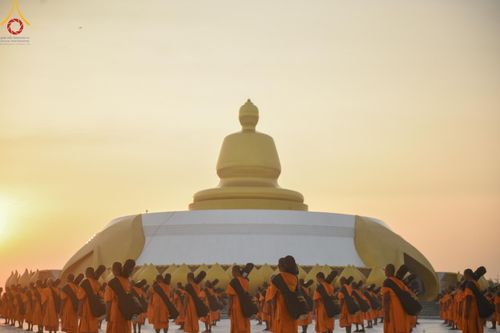 ภาพ No.198636:พระธรรมยาตราปฏิบัติธรรม และถ่ายภาพหมู่ประวัติศาสตร์ ณ อนุสรณ์สถานบางปลา วัดบางปลา อำเภอบางเลน จังหวัดนครปฐม ในโครงการธรรมยาตรา กตัญญูบูชา มหาปูชนียาจารย์ พระมงคลเทพมุนี(สด จนฺทสโร) พระผู้ปราบมาร อนุสรณ์สถาน 7 แห่ง ปีที่ 13 วันที่ 20 มกราคม พ.ศ. 2568