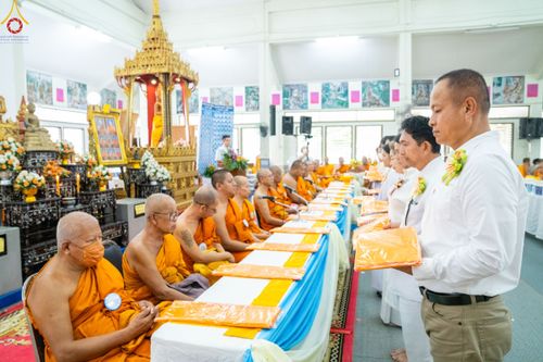 ภาพ No.87342:พิธีถวายสังฆทาน 323 วัด 4 จังหวัดชายแดนภาคใต้  ปีที่ 19 ครั้งที่ 165 พิธีมอบกองทุนหนุนแรงใจช่วยครูใต้  ปีที่ 16 ครั้งที่ 130 และพิธีทำบุญอุทิศส่วนกุศลให้ผู้วายชนม์ ณ วัดพุทธภูมิ อ.เมือง จ.ยะลา วันเสาร์ที่ 9 กันยายน พ.ศ. 2566