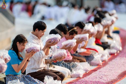 ภาพ No.120045:พิธีต้อนรับพระธรรมยาตรา ในโครงการธรรมยาตรา กตัญญูบูชา มหาปูชนียาจารย์ พระมงคลเทพมุนี(สด จนฺทสโร) พระผู้ปราบมาร อนุสรณ์สถาน 7 แห่ง ปีที่ 12 วันที่ 28 มกราคม พ.ศ. 2567 ณ วัดพระธรรมกาย จ.ปทุมธานี