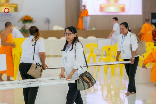 ภาพ No.313793:วันเสาร์ที่ 14 มีนาคม พ.ศ. 2569 พิธีตักบาตรแด่คณะสงฆ์ 323 วัด 4 จังหวัดชายแดนภาคใต้ พิธีถวายสังฆทานแด่คณะสงฆ์ 323 วัด ปีที่ 22 ครั้งที่ 183 พิธีมอบกองทุนหนุนแรงใจช่วยครูใต้ ปีที่ 19 ครั้งที่ 146 และพิธีทำบุญอุทิศส่วนกุศลให้ผู้วายชนม์ ณ ศูนย์ปฏิบัติธรรมภา