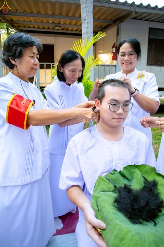 ภาพ No.319734:วันอาทิตย์ที่ 5 เมษายน พ.ศ.2569 พิธีตัดปอยผม และปลงผมนาคธรรมทายาท โครงการบรรพชาและอุปสมบทหมู่ รุ่นบูชาธรรม 82 ปี หลวงพ่อธัมมชโย