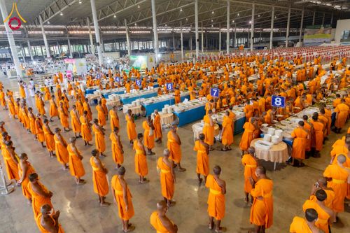 ภาพ No.303980:วันที่ 28 มกราคม พ.ศ. 2569 พิธีถวายภัตตาหารเป็นสังฆทาน แด่พระธรรมยาตรา ณ วัดพระธรรมกาย  จังหวัดปทุมธานี ในโครงการธรรมยาตรา กตัญญูบูชา มหาปูชนียาจารย์ พระมงคลเทพมุนี(สด จนฺทสโร) พระผู้ปราบมาร อนุสรณ์สถาน 7 แห่ง ปีที่ 14