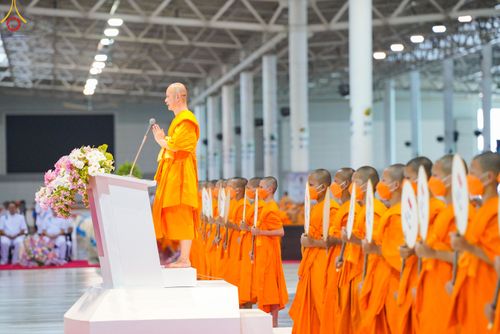 ภาพ No.85252:พิธีมุทิตาสักการะพระภิกษุ ผู้สอบได้เปรียญธรรม ๙ ประโยคระดับโลก, พิธีมอบโล่เกียรติยศและทุนการศึกษา สำนักเรียนบาลีดีเด่นทั่วประเทศ ในวันสมาธิโลก อาทิตย์ที่ 6 สิงหาคม พ.ศ. 2566 ณ สภาธรรมกายสากล วัดพระธรรมกาย