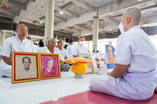 ภาพ No.84122:พิธีเวียนประทักษิณ พิธีวันทาเจดีย์ พิธีขอขมา และมอบผ้าไตร  ในโครงการบรรพชาอุปสมบทหมู่ธรรมทายาทรุ่นเข้าพรรษา และโครงการบรรพชาสามเณรโรงเรียนนานาชาติ รุ่นที่12 ในวันเสาร์ที่ 22 กรกฎาคม พ.ศ. 2566