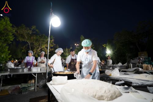 ภาพ No.288229:วันที่ 5 มกราคม พ.ศ. 2569 พิธีถวายภัตตาหารเป็นสังฆทาน แด่พระธรรมยาตรา ในโครงการธรรมยาตรา กตัญญูบูชา มหาปูชนียาจารย์ พระมงคลเทพมุนี(สด จนฺทสโร) พระผู้ปราบมาร อนุสรณ์สถาน 7 แห่ง ปีที่ 14 ณ อนุสรณ์สถานมหาวิหารพระมงคลเทพมุนี (โลตัสแลนด์) อ.สองพี่น้อง จ.สุพรร