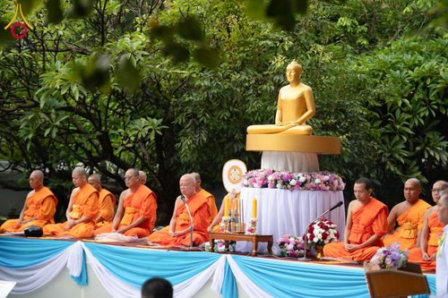 ภาพ No.351417:วันที่ 22 กันยายน พ.ศ. 2569  พิธีตักบาตรสามเณรธรรมทายาท โครงการบรรพชาพัฒนาคุณธรรม จริยธรรม  สำหรับนักเรียนนายสิบตำรวจ (นสต.) รุ่นที่ 16 ศูนย์ฝึกอบรมตำรวจภูธรภาค 1  ณ วัดพระพุทธบาทราชวรมหาวิหาร