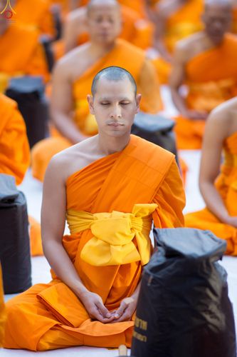 ภาพ No.288407:วันที่ 4 มกราคม พ.ศ. 2569 พระธรรมยาตราปฏิบัติธรรม และถ่ายภาพหมู่ประวัติศาสตร์ ในโครงการธรรมยาตรา กตัญญูบูชา มหาปูชนียาจารย์ พระมงคลเทพมุนี(สด จนฺทสโร) พระผู้ปราบมาร อนุสรณ์สถาน 7 แห่ง ปีที่ 14 ณ อนุสรณ์สถานมหาวิหารพระมงคลเทพมุนี (โลตัสแลนด์) อ.สองพี่น้อง