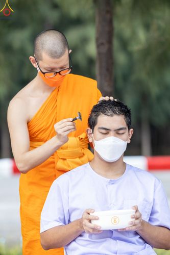 ภาพ No.82604:พิธีตัดปอยผมและปลงผมนาคธรรมทายาท ในโครงการอุปสมบทหมู่ธรรมทายาทพุทธศาสตร์สากล รุ่นที่ 7 (ภาคฤดูฝน) วันอาทิตย์ที่ 11 มิถุนายน พ.ศ. 2566 ณ  วัดพระธรรมกาย