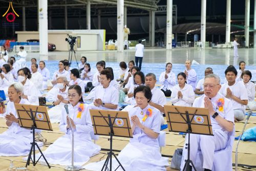 ภาพ No.287203:วันที่ 3 มกราคม พ.ศ.2569 พิธีถวายภัตตาหารเป็นสังฆทาน แด่พระธรรมยาตรา ณ วัดพระธรรมกาย  จังหวัดปทุมธานี ในโครงการธรรมยาตรา กตัญญูบูชา มหาปูชนียาจารย์ พระมงคลเทพมุนี(สด จนฺทสโร) พระผู้ปราบมาร อนุสรณ์สถาน 7 แห่ง ปีที่ 14