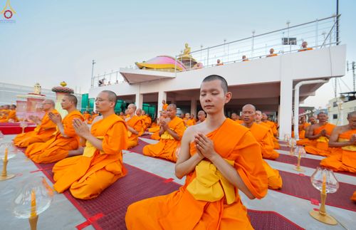 ภาพ No.302864:วันที่ 24 มกราคม พ.ศ. 2569 พิธีจุดประทีปธรรมถวายเป็นพุทธบูชา  และบูชาธรรมมหาปูชนียาจารย์  ณ อาคารธรรมยาตรา กตัญญูบูชามหาปูชนียาจารย์  ตรงข้ามวัดปากน้ำภาษีเจริญ จ.กรุงเทพมหานคร ในโครงการธรรมยาตรา กตัญญูบูชา มหาปูชนียาจารย์ พระมงคลเทพมุนี(สด จนฺทสโร) พระผู