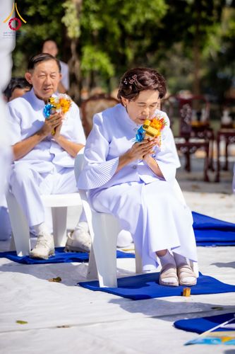 ภาพ No.285820:วันพุธที่ 10 ธันวาคม พ.ศ.2568  พิธีตอกเสาเข็มมงคลต้นสุดท้าย รองรับองค์พระเจดีย์เพื่อสร้างสันติภาพโลก ณ ศูนย์ปฏิบัติธรรมและศูนย์อบรมเยาวชน ชัยนาท