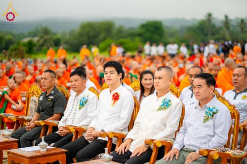 ภาพ No.330301:วันเสาร์ที่ 30 พฤษภาคม พ.ศ.2569 พิธีทำบุญฉลองครบรอบ 117 ปี เมืองเชียงดาว  ตักบาตรพระ 1,112 รูป และ พิธีทักษิณานุปาทานแด่พระนเรศวรมหาราช ณ ตลาดฟ้าเพียงดาว อ.เชียงดาว จ.เชียงใหม่