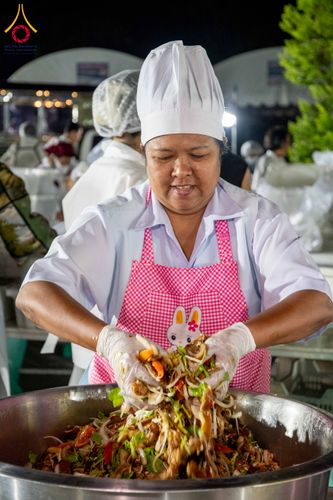 ภาพ No.288772:วันที่ 6 มกราคม พ.ศ. 2569 พิธีถวายภัตตาหารเป็นสังฆทาน แด่พระธรรมยาตรา ในโครงการธรรมยาตรา กตัญญูบูชา มหาปูชนียาจารย์ พระมงคลเทพมุนี(สด จนฺทสโร) พระผู้ปราบมาร อนุสรณ์สถาน 7 แห่ง ปีที่ 14 ณ อนุสรณ์สถานมหาวิหารพระมงคลเทพมุนี (โลตัสแลนด์) อ.สองพี่น้อง จ.สุพรร