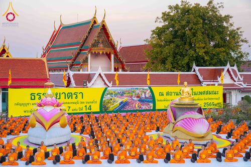 ภาพ No.294631:วันอาทิตย์ที่ 14 ธันวาคม พ.ศ.2568 พระธรรมยาตราปฏิบัติธรรมและถ่ายภาพหมู่ประวัติศาสตร์ ณ วัดสองพี่น้อง ต.ต้นตาล อ.สองพี่น้อง จ.สุพรรณบุรี ในโครงการธรรมยาตรา กตัญญูบูชา มหาปูชนียาจารย์ พระมงคลเทพมุนี(สด จนฺทสโร) พระผู้ปราบมาร อนุสรณ์สถาน 7 แห่ง ปีที่ 14