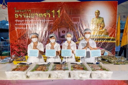 ภาพ No.72922:พิธีถวายภัตตาหารเป็นสังฆทาน แด่คณะพระธรรมยาตราฯ ในโครงการธรรมยาตรากตัญญูบูชา มหาปูชนียาจารย์ พระมงคลเทพมุนี(สด จนฺทสโร) พระผู้ปราบมาร อนุสรณ์สถาน 7 แห่ง ปีที่ 11 วันที่ 20 มกราคม พ.ศ. 2566