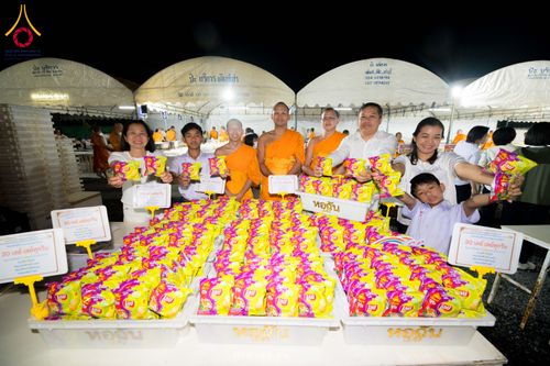 ภาพ No.294762:วันที่ 15 มกราคม พ.ศ. 2569 พิธีถวายภัตตาหารเป็นสังฆทาน แด่พระธรรมยาตรา ณ วัดโบสถ์บน ต.บางคูเวียง จ.นนทบุรี อนุสรณ์สถานลำดับที่ 4 สถานที่เกิดด้วยกายธรรม ในโครงการธรรมยาตรา กตัญญูบูชา มหาปูชนียาจารย์ พระมงคลเทพมุนี(สด จนฺทสโร) พระผู้ปราบมาร อนุสรณ์สถาน 7 แ