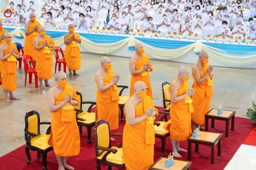 ภาพ No.83649:พิธีวางแผ่นจารึกชื่อและพิธีวางพวงมาลัยสักการะพระประธาน วันอาทิตย์ที่ 16 กรกฎาคม พ.ศ. 2566 ณ รัตนบัลลังก์ สภาธรรมกายสากล วัดพระธรรมกาย