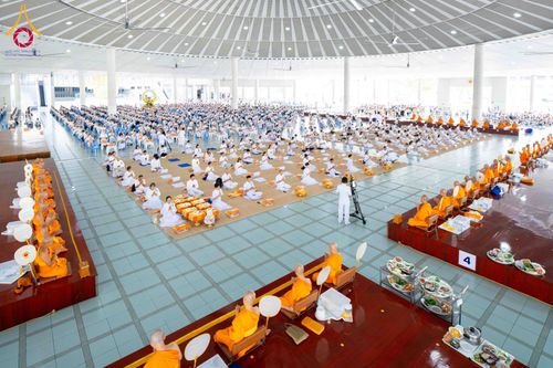 ภาพ No.326718:วันที่ 1 พฤษภาคม พ.ศ.2569 พิธีบุพเปตพลี ครั้งที่ 181 ร่วมอุทิศบุญแด่หมู่ญาติที่ล่วงลับไปแล้ว และสืบทอดอายุพระพุทธศาสนา ณ หอฉันคุณยายอาจารย์ฯ วัดพระธรรมกาย