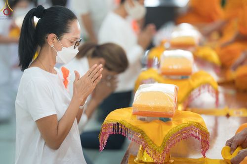 ภาพ No.72820:พิธีเจริญพระพุทธมนต์ และถวายภัตตาหารเป็นสังฆทาน เนื่องในวันคล้ายวันเกิด ครบรอบ 114 ปี คุณยายอาจารย์มหารัตนอุบาสิกาจันทร์ ขนนกยูง วันที่ 19 มกราคม พ.ศ. 2566 ณ หอฉันคุณยายอาจารย์ฯ วัดพระธรรมกาย จ.ปทุมธานี