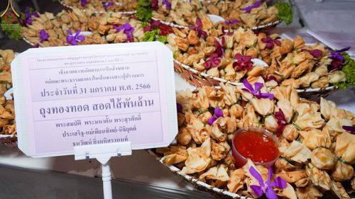 ภาพ No.75146:พิธีถวายภัตตาหารเป็นสังฆทาน แด่คณะพระธรรมยาตราฯ ในโครงการธรรมยาตรากตัญญูบูชา มหาปูชนียาจารย์ พระมงคลเทพมุนี(สด จนฺทสโร) พระผู้ปราบมาร อนุสรณ์สถาน 7 แห่ง ปีที่ 11 วันที่ 31 มกราคม พ.ศ. 2566