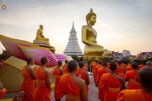 ภาพ No.74334:พุทธบุตรธรรมยาตรา ปฏิบัติธรรมและบันทึกภาพประวัติศาสตร์ ในโครงการธรรมยาตรากตัญญูบูชา มหาปูชนียาจารย์ พระมงคลเทพมุนี(สด จนฺทสโร) พระผู้ปราบมาร อนุสรณ์สถาน 7 แห่ง ปีที่ 11 ณ อนุสรณ์สถานลำดับที่ 6 สถานที่ค้นคว้าและเผยแผ่วิชาธรรมกาย วัดปากน้ำภาษีเจริญ กรุงเทพ