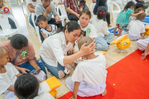 ภาพ No.318678:วันที่ 29 มีนาคม พ.ศ. 2569 พิธีเวียนประทักษิณ มอบผ้าไตร บรรพชาสามเณร  ณ ศูนย์อบรมเยาวชนกาญบุรี