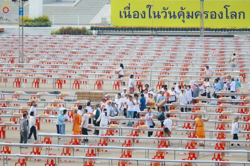 ภาพ No.322680:วันที่ 17 เมษายน พ.ศ.2569 การเรียงกล่องไทยธรรม เรียงน้ำดื่ม เรียงร่ม ณ ลานธรรมพระมหาธรรมกายเจดีย์ เพื่องานถวายมหาสังฆทาน 40,000 กว่าวัดทั่วประเทศ วันคุ้มครองโลก 22 เมษายน พ.ศ.2569 วัดพระธรรมกาย