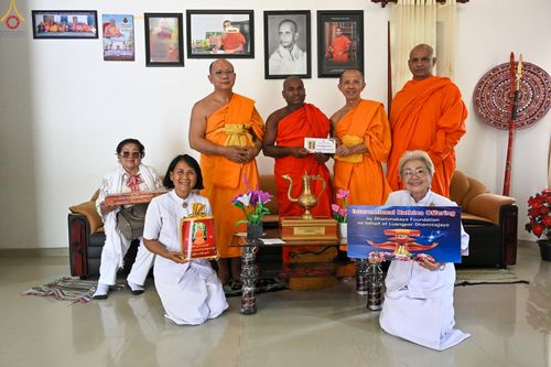 ภาพ No.278715:วันที่ 30 ตุลาคม พ.ศ.2568 กฐินสมทบต่างประเทศ โดยคณะศิษยานุศิษย์ บูชาธรรม 81 ปี หลวงพ่อธัมมชโย ณ วัดศรีสุดาสนะ รังกุต วิหาร ประเทศศรีลังกา