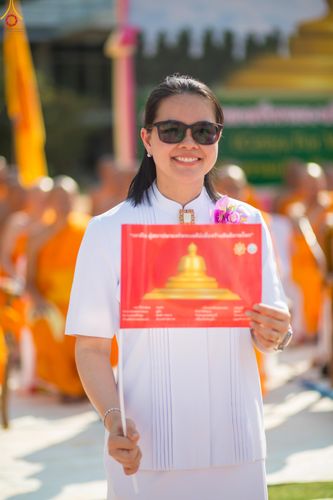 ภาพ No.326891:วันศุกร์ที่ ๑ พฤษภาคม พ.ศ.๒๕๖๙ พิธีทอดผ้าป่า สถาปนาองค์พระเจดีย์เพื่อสร้างสันติภาพโลก และ พิธีโปรยรัตนชาติ กลั่นแผ่นดิน  โปรยทราย เป็นปฐมฤกษ์ ณ ศูนย์ปฏิบัติธรรมเถินเทิดธรรม ต.แม่ปะ อ.เถิน จ.ลำปาง