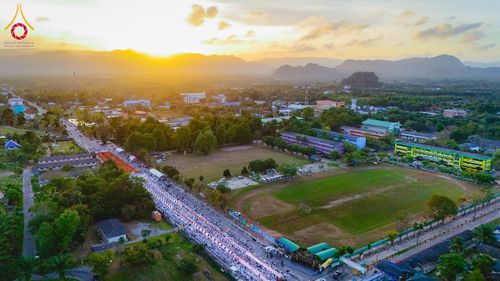 ภาพ No.281525:วันอาทิตย์ที่ 28 ธันวาคม พ.ศ.2568 ตักบาตรพระ 1000 รูป ปีที่ 1 ทำบุญเมืองสตูลส่งท้ายปี ณ หน้าโรงเรียนสตูลวิทยา จ.สตูล