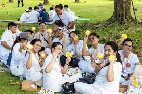 ภาพ No.330079:วันที่ 27-29 พฤษภาคม พ.ศ.2569 MBMI Tangerang (Majelis Agama Buddha Mahanikaya) ได้มีการเตรียมงานเพื่อจัดงานวิสาขบูชานานาชาติ  ชึ่งในงานจะมีการจุดประทีปโคมลาน โคมลอย กว่า 20,000 ดวง  เพื่อน้อมถวายเป็นพุทธบูชา และเพื่อเป็นการกระชับสัมพันธมิตรภาพ