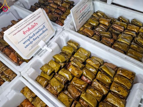 ภาพ No.106328:พิธีถวายภัตตาหารเป็นสังฆทาน แด่คณะพระธรรมยาตราฯ ในโครงการธรรมยาตรากตัญญูบูชา มหาปูชนียาจารย์ พระมงคลเทพมุนี(สด จนฺทสโร) พระผู้ปราบมาร อนุสรณ์สถาน 7 แห่ง ปีที่ 12 วันที่ 5 มกราคม พ.ศ. 2567 ณ อนุสรณ์สถานโลตัสแลนด์ จ.สุพรรณบุรี