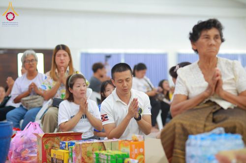 ภาพ No.321809:วันที่ 12 เมษายน พ.ศ.2569 ตักบาตรสงกรานต์ฉลองสามเณรใหม่  ณ ศูนย์ปฏิบัติธรรมระยอง(บ้านช่องลม)