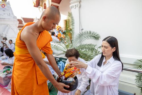 ภาพ No.297699:วันที่ 18 มกราคม พ.ศ. 2569 พิธีตักบาตรพระธรรมยาตรา ณ วัดโบสถ์บน ต.บางคูเวียง จ.นนทบุรี อนุสรณ์สถานลำดับที่ 4 สถานที่เกิดด้วยกายธรรม ในโครงการธรรมยาตรา กตัญญูบูชา มหาปูชนียาจารย์ พระมงคลเทพมุนี(สด จนฺทสโร) พระผู้ปราบมาร อนุสรณ์สถาน 7 แห่ง ปีที่ 14