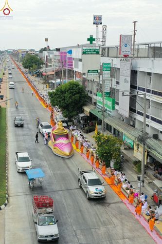 ภาพ No.68998:พิธีต้อนรับพระธรรมยาตรา ในโครงการธรรมยาตรากตัญญูบูชา มหาปูชนียาจารย์ พระมงคลเทพมุนี(สด จนฺทสโร) พระผู้ปราบมาร อนุสรณ์สถาน 7 แห่ง ปีที่ 11 วันที่ 3 มกราคม พ.ศ. 2566 ณ อนุสรณ์สถานมหาวิหารพระมงคลเทพมุนี จ.สุพรรณบุรี