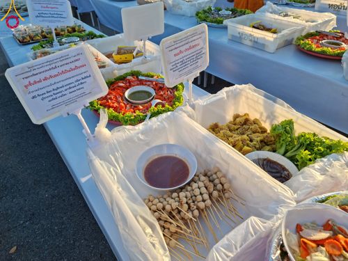 ภาพ No.106042:พิธีถวายภัตตาหารเป็นสังฆทาน แด่คณะพระธรรมยาตราฯ ในโครงการธรรมยาตรากตัญญูบูชา มหาปูชนียาจารย์ พระมงคลเทพมุนี(สด จนฺทสโร) พระผู้ปราบมาร อนุสรณ์สถาน 7 แห่ง ปีที่ 12 วันที่ 3 มกราคม พ.ศ. 2567 ณ อนุสรณ์สถานโลตัสแลนด์ จ.สุพรรณบุรี