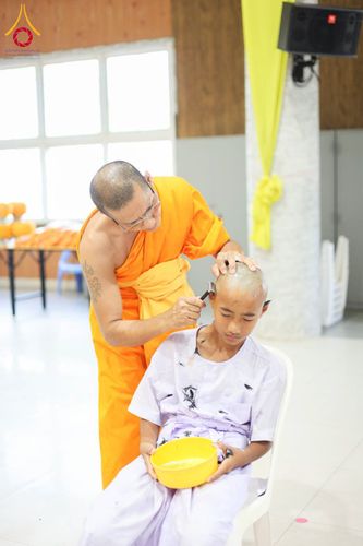 ภาพ No.317450:วันอาทิตย์ ที่ 29 มีนาคม พ.ศ.2569  พิธีปลงผม , พิธีขอขมามอบบาตรและผ้าไตร , พิธีบรรพชา ณ ศูนย์ปฏิบัติธรรมสมุทรปราการ จำนวน 42 รูป