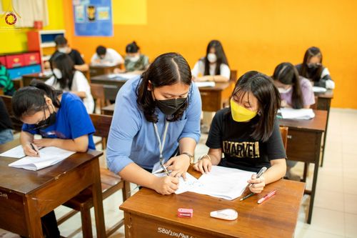 ภาพ No.65008:โครงการตอบปัญหาธรรมะทางก้าวหน้า IMEC (International Morals and Ethics Contest) ครั้งที่ 40 ในวันที่ 19  20 พฤศจิกายน พ.ศ. 2565 ณ สนามสอบโรงเรียน Sekolah Bodhi Dharma เขตบาตัม ประเทศอินโดนีเซีย