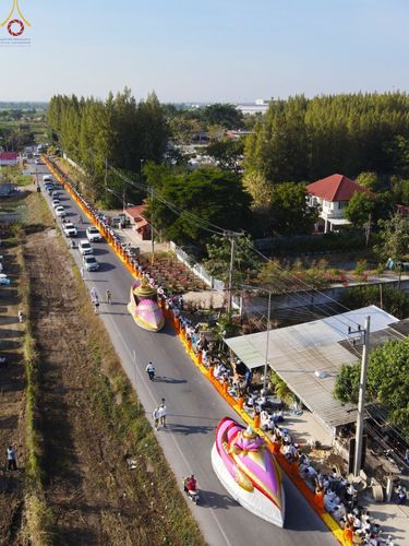 ภาพ No.70689:พิธีต้อนรับพระธรรมยาตรา ในโครงการธรรมยาตรากตัญญูบูชา มหาปูชนียาจารย์ พระมงคลเทพมุนี(สด จนฺทสโร) พระผู้ปราบมาร อนุสรณ์สถาน 7 แห่ง ปีที่ 11 วันที่ 14 มกราคม พ.ศ. 2566 ณ อนุสรณ์สถานลำดับที่ 3 สถานที่เกิดในเพศสมณะ วัดสองพี่น้อง อ.สองพี่น้อง จ.สุพรรณบุรี