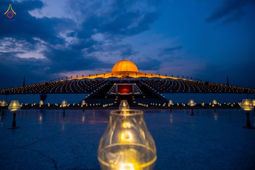 ภาพ No.81788:พิธีจุดวิสาขประทีปและเวียนประทักษิณ เนื่องในวันวิสาขบูชา วันเสาร์ที่ 3 มิถุนายน 2566 ณ ลานธรรมพระมหาธรรมกายเจดีย์ วัดพระธรรมกาย จ.ปทุมธานี