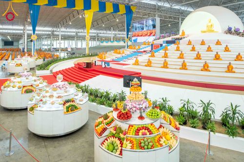 ภาพ No.318331:วันอาทิตย์ต้นเดือนที่ 5 เมษายน พ.ศ.2569 พิธีบูชาข้าวพระ ณ สภาธรรมกายสากล วัดพระธรรมกาย