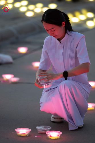 ภาพ No.345780:วันพฤหัสบดีที่ 27 สิงหาคม พ.ศ.2569 พิธีจุดประทีป เนื่องในวันธรรมชัย ณ วัดพระธรรมกาย ปทุมธานี