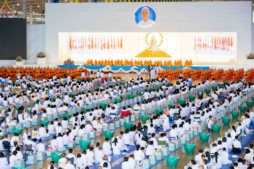 ภาพ No.345344:วันพฤหัสบดีที่ 27 สิงหาคม พ.ศ.2569 พิธีตักบาตรในวันธรรมชัย ณ สภาธรรมกายสากล วัดพระธรรมกาย ปทุมธานี