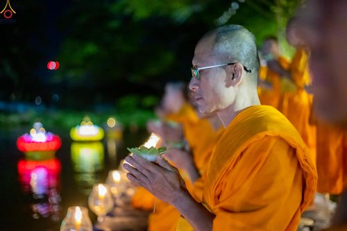 ภาพ No.292195:วันที่ 10 มกราคม พ.ศ. 2569 พิธีจุดประทีปถวายเป็นพุทธบูชา และบูชาธรรมมหาปูชนียาจารย์  ณ อนุสรณ์สถานคลองบางนางแท่น อ.สามพราน จ.นครปฐม ในโครงการธรรมยาตรา กตัญญูบูชา มหาปูชนียาจารย์ พระมงคลเทพมุนี(สด จนฺทสโร) พระผู้ปราบมาร อนุสรณ์สถาน 7 แห่ง ปีที่ 14