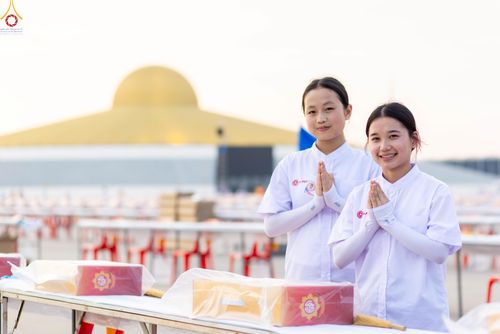 ภาพ No.322736:วันที่ 15-18 เมษายน พ.ศ.2569 การเเตรียมโต๊ะฉัน , เตรียมจุดพักค้าง , เรียงเก้าอี้ , เรียงกล่องไทยธรรม  เพื่องานถวายมหาสังฆทาน 40,000 กว่าวัดทั่วประเทศ วันคุ้มครองโลก 22 เมษายน พ.ศ.2569 วัดพระธรรมกาย